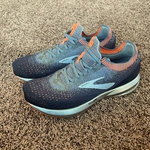 Men’s 10.5 brooks levitate 2 tennis shoes gray with orange